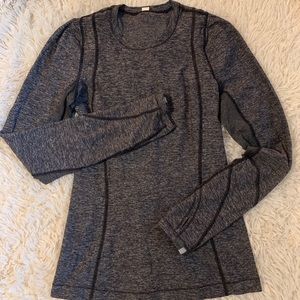 Lululemon fitted gray/black space dye top. Size 6